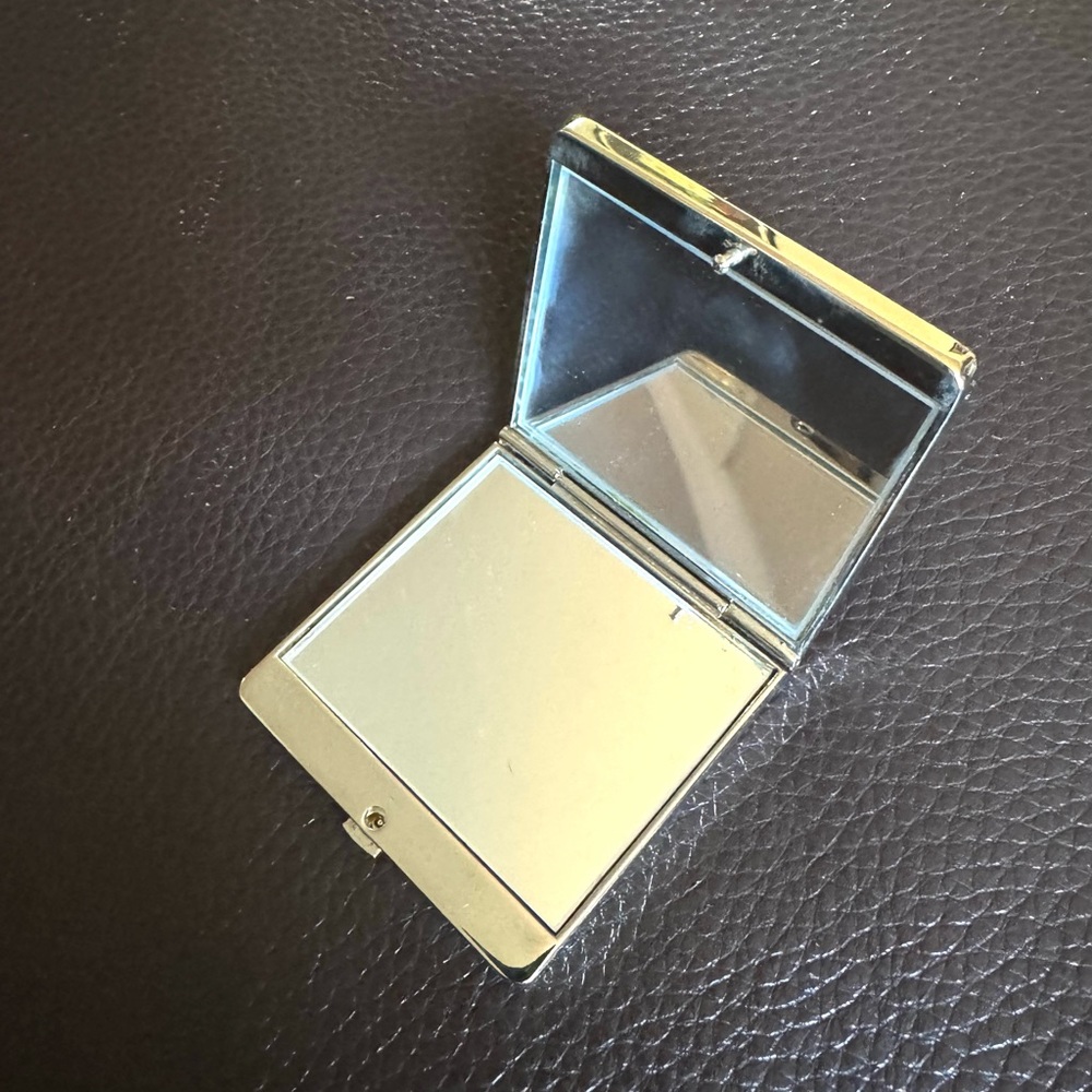 Swarovski Christal red compact mirror with a soft case - Picture 4 of 4